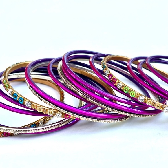 Mixed Bundle of Thin Metal Bangles in Magenta and Gold - Picture 2 of 5